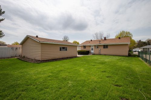 8328 106th St, Milwaukee, WI 53224-2612