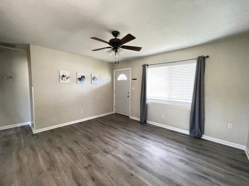1142 56th Ave, Saint Petersburg, FL 33703-2123