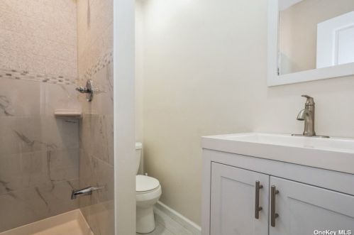 288 Greenbelt Pkwy, Holtsville NY  11742-2231 exterior