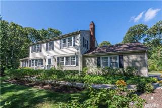 61 Meadow Rd, Strongs Neck, NY 11733-1544