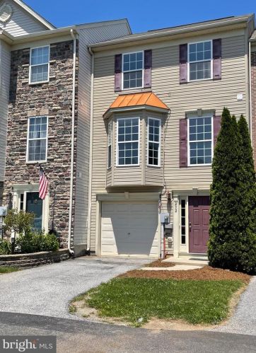 232 Country Ridge Dr, Red Lion PA  17356-8866 exterior