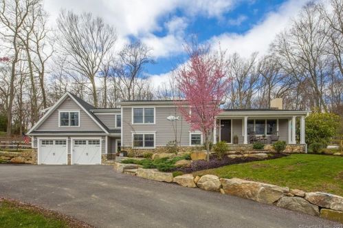2 Valley View Rd, Brookfield Center, CT 06804-2316