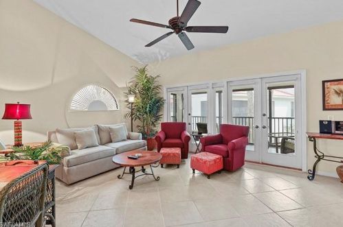565 Serendipity Dr, Naples, FL 34108-2800