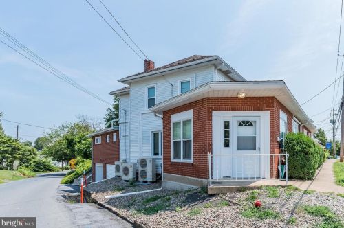 5 Duke St, Swatara, PA 17033-1951
