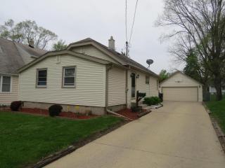 1120 Lindbergh Ave, Waukesha, WI 53188-4954