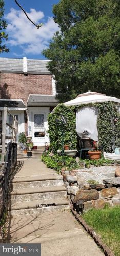 2825 Knorr St, Philadelphia, PA 19149-2518