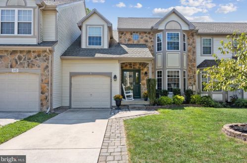 144 Sandhurst Dr, Mount Laurel, NJ 08054-6273