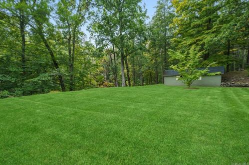 37 Fox Hill Rd, Tuxedo Park NY  10987-4227 exterior