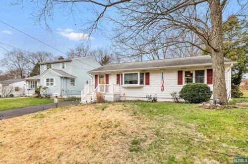 109 Hiawatha Blvd, Oakland NJ  07436-2905 exterior