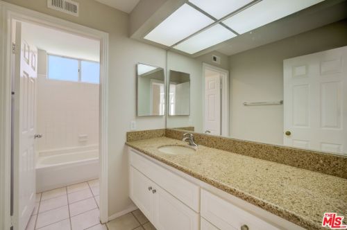 26520 Mistletoe Ct, Santa Clarita CA  91355-3525 exterior