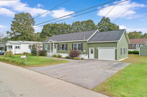 8 Ridgefield Dr, Nashua, NH 03062-1167