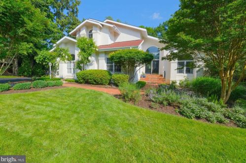 8077 Crooked Oaks Ct, Gainesville, VA 20155-2814