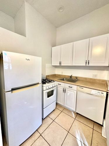 424 Kanuga Dr, West Palm Beach, FL 33401-7729