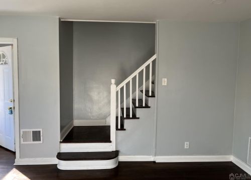 26 Martin Ter, Woodbridge, NJ 07095-3410