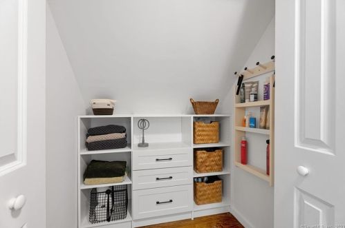 9 Lamplight Dr, Kensington CT  06037-1805 exterior