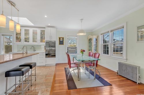 42 Stephen Ave, New Hyde Park NY  11040-3131 exterior