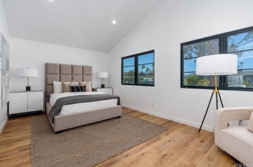 1712 Tradewinds Ln, Newport Beach CA  92660-4312 exterior