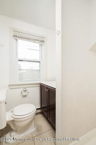 250 Hancock Ave, Pelican Island NJ  08751-2043 exterior