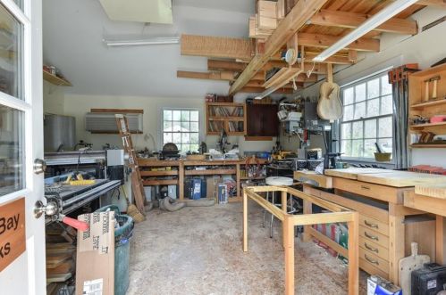 1463 Frenchtown Rd, Warwick RI  02818-1310 exterior