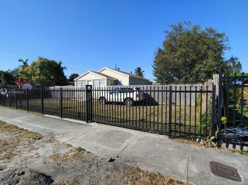 1019 100th Ter, Miami, FL 33150-1324