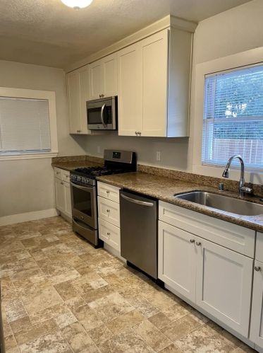 1130 87th Ave, Oakland, CA 94621-1614