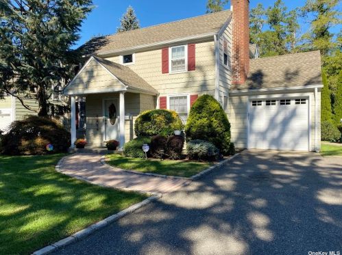 4 Polly Ln, Muttontown, NY 11545-1026