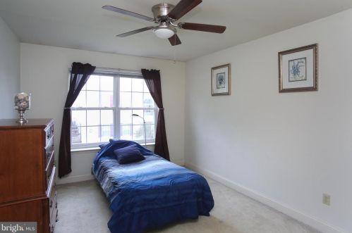 47 Barlow Dr, Souderton PA  18964-2276 exterior