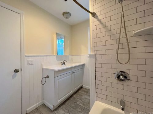 64 Van Zant St, Norwalk, CT 06855-1918