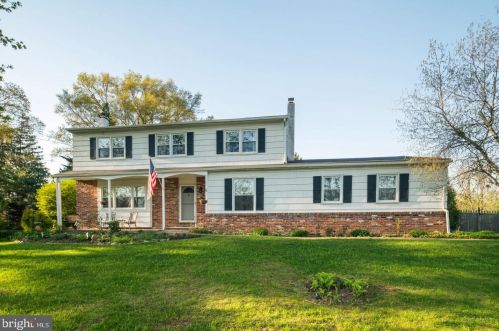 950 Baron Dr, Yardley, PA 19067-4522