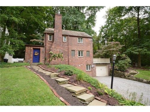 49 Thornwood Dr, Pittsburgh, PA 15228-2452