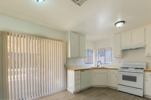 13791 Starshine Dr, Victorville CA  92392 exterior