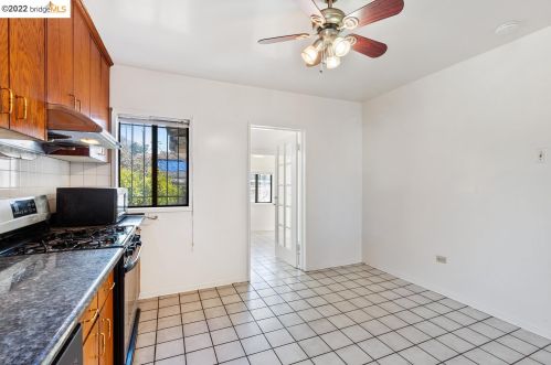 2368 Bartlett St, Oakland CA 94601-3213 exterior