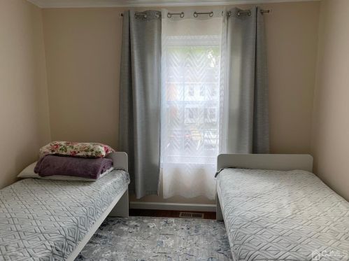188 Applegate Ln, East Brunswick NJ  08816-5017 exterior