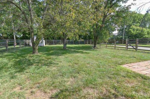 8883 Valley Circle Dr, Florence KY  41042-9523 exterior