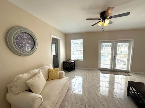 2062 Floresta Dr, Fort Pierce FL  34984-4706 exterior