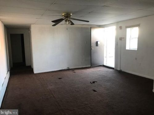 6501 Guyer Ave, Philadelphia PA 19153-2405 exterior