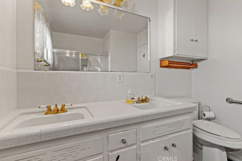 9581 Swallow Ln, Garden Grove CA  92841-2638 exterior