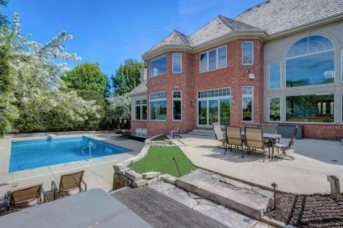 917 Evergreen Cir, Chenequa WI  53029-8636 exterior