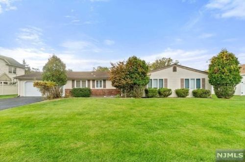 515 Hughes St, Rockleigh, NJ 07647-1004