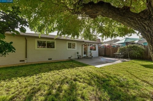 1374 Washington Blvd, Concord CA  94521-4002 exterior