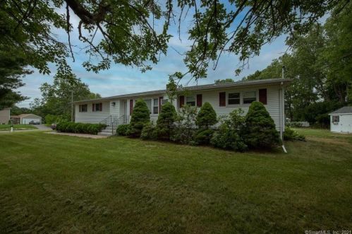2 Valley Brook Ln, North Haven CT  06473-2638 exterior