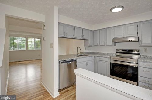 2853 Middleboro Dr, Falls Church VA  22042-4403 exterior