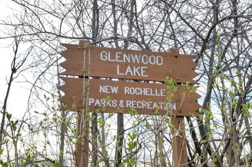 41 Glenmore Dr, New Rochelle NY  10801-3101 exterior