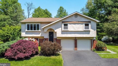 108 Lenape Dr, Lansdale, PA 19446-1527
