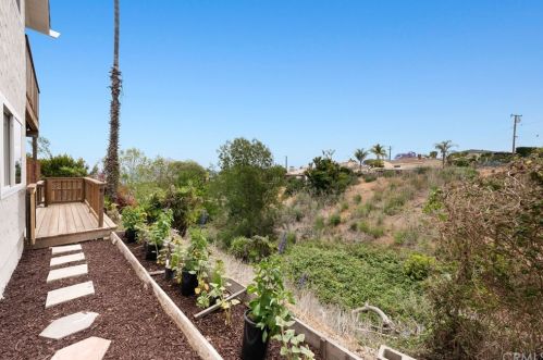 2114 Caddington Dr, Palos Verdes Estates CA  90275-2015 exterior