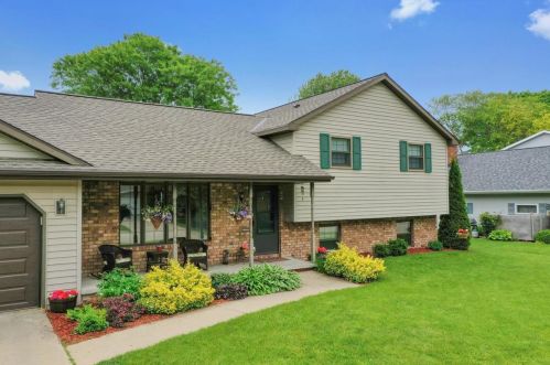 2892 Mayflower Rd, Green Bay, WI 54311-6554