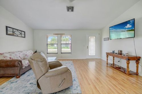 230 43rd Ter, Cape Coral FL  33904-8425 exterior