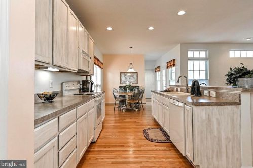 34 Stocks St, Lovettsville VA  20180-8640 exterior