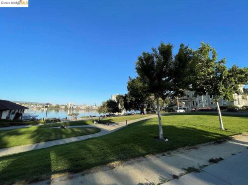 1425 Lakeside Dr, Oakland CA  94612-4346 exterior