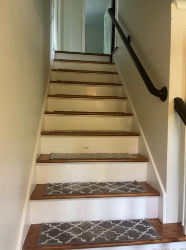 5 Guernsey Rd, Bloomfield CT  06002-3401 exterior